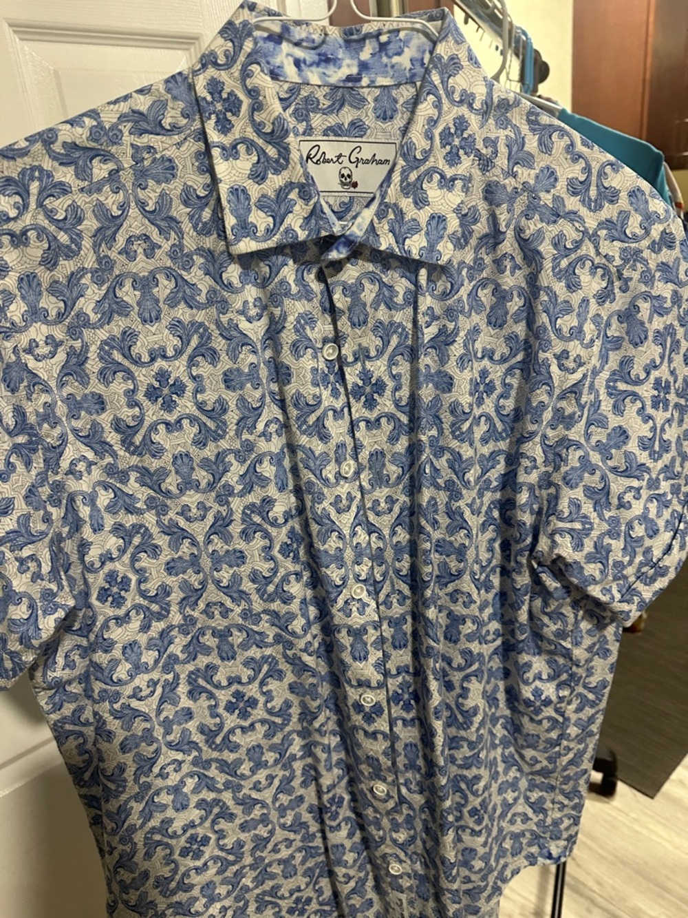 Robert Graham Blue and White Paisley-Style Short Sleeve Button-Up